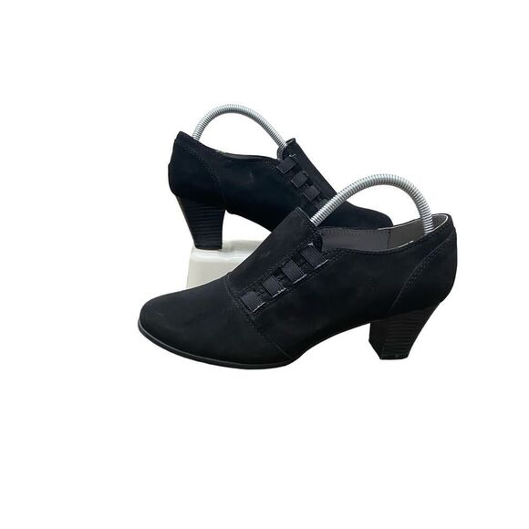 Cliffs by White Mountain Black Suede Ankle Booties Slip On Women's Size 10 - Picture 1 of 7